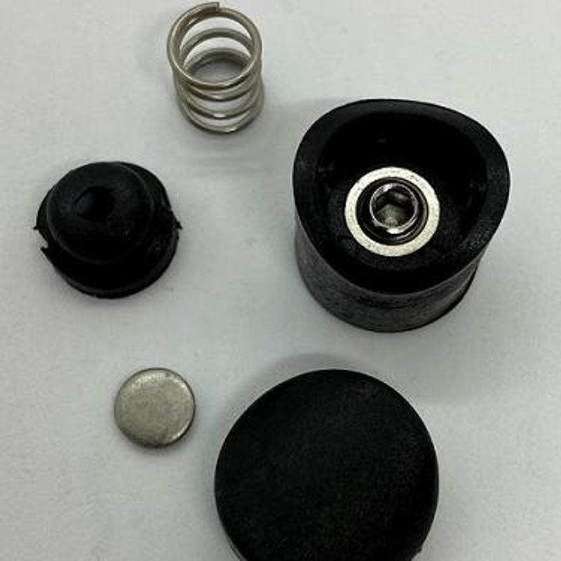 Celtic paddlock button